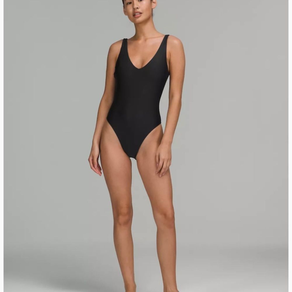 Lululemon waterside V neck skimpy one piece